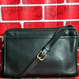 COACH-RARE! GREEN VINTAGE  TOP ZIP SHOULDER BAG